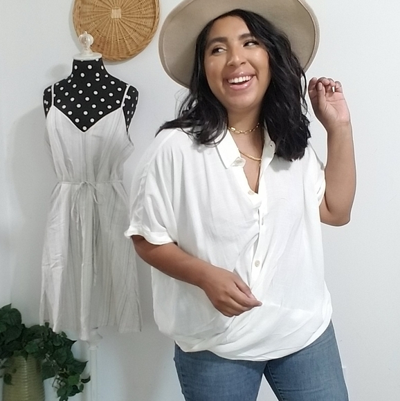 UP IN THE CLOUDS WHITE BUTTON TOP - Picture 9 of 16